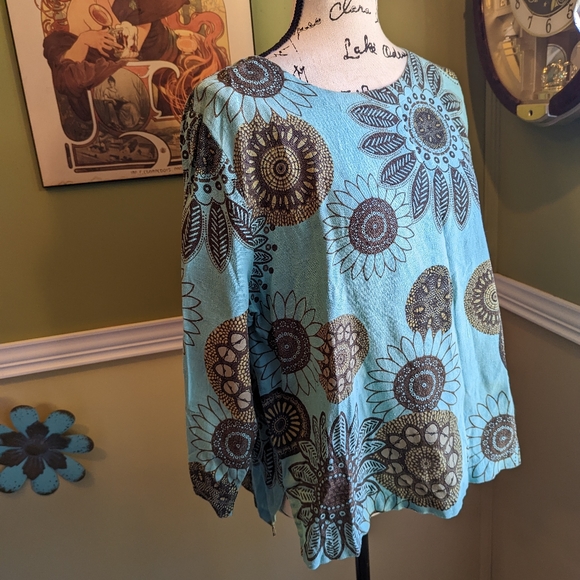 Hot Cotton by Marc Ware linen top - Picture 3 of 10